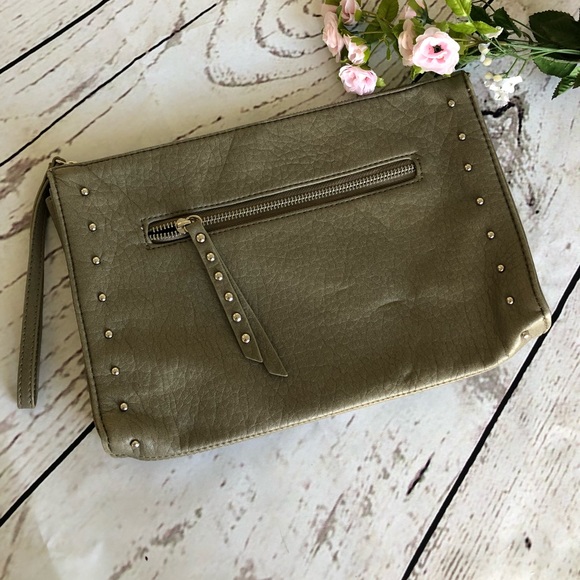 Mossimo Supply Co. Handbags - 🐙Mossimo Clutch Bag
